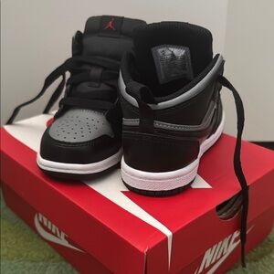 Nike Kids Black and Gray Sneakers